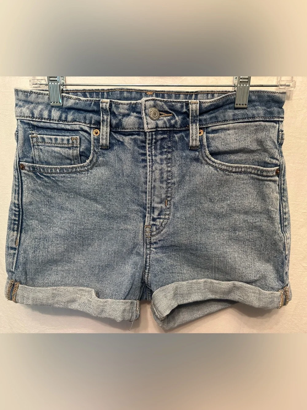 Old Navy High Rise Cuffed Denim Shorts Size 4 Light Wash Jean
